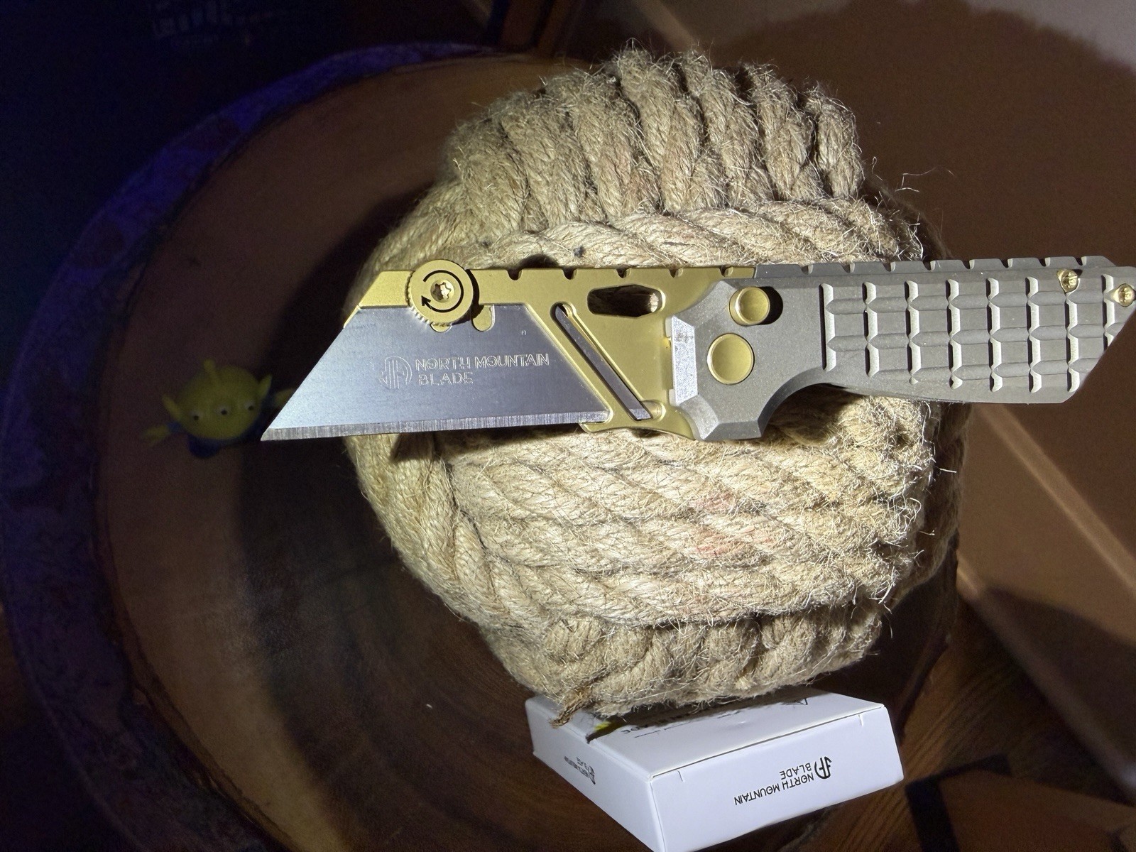 North Mountain Blade Titanium Pocketknife Gray/Gold SS Wharncliffe Manual