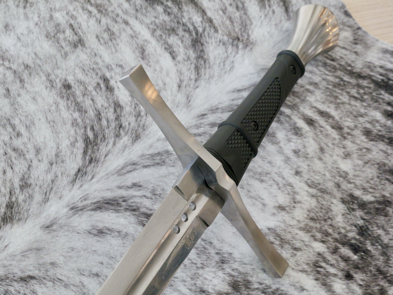 45” Medieval Longsword Two Handed Razor Sharp 7mm Thick Blade SHARP Double Edge
