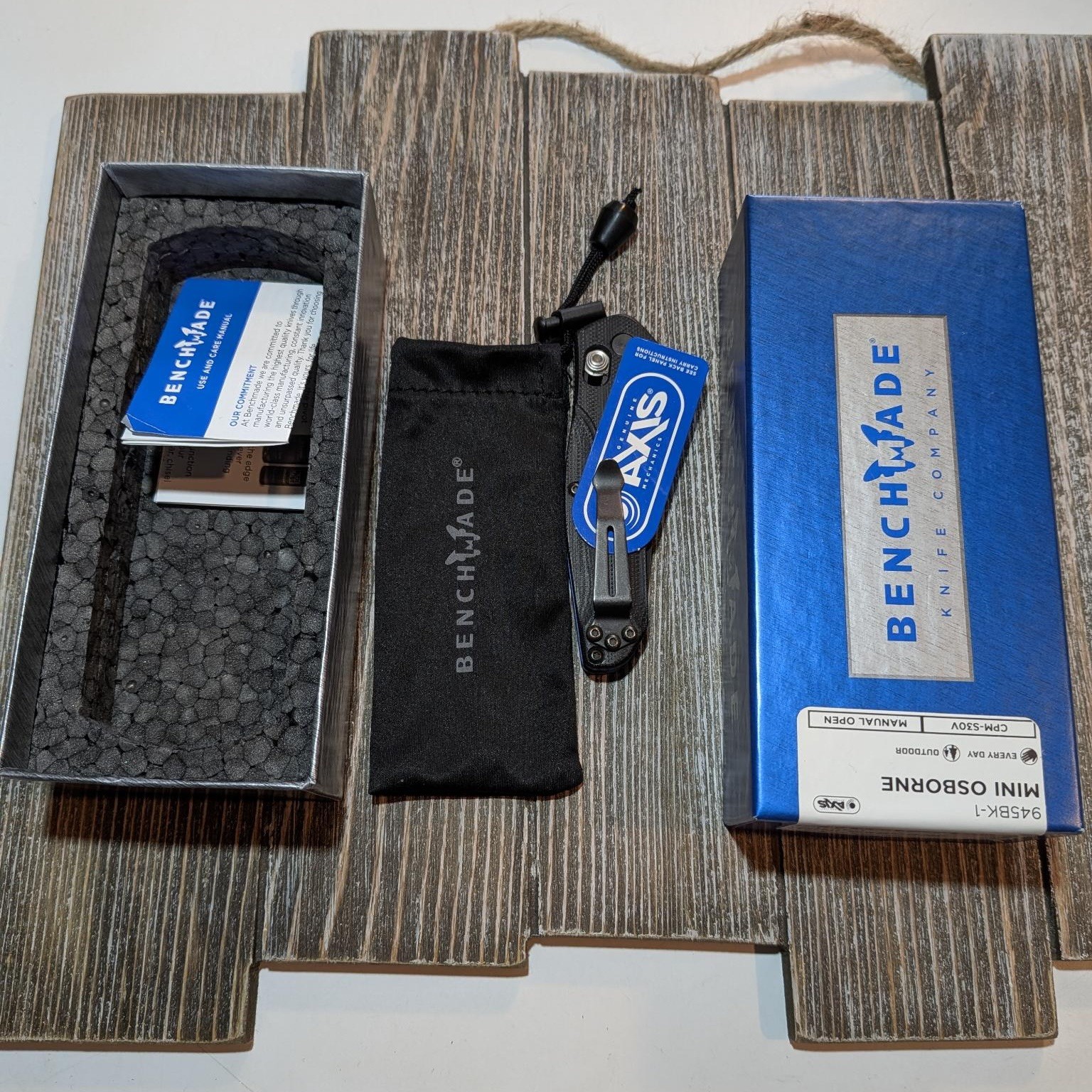 Benchmade 945BK-1 Mini Osborne Axis Reverse Tanto S30V Black/Blue G10