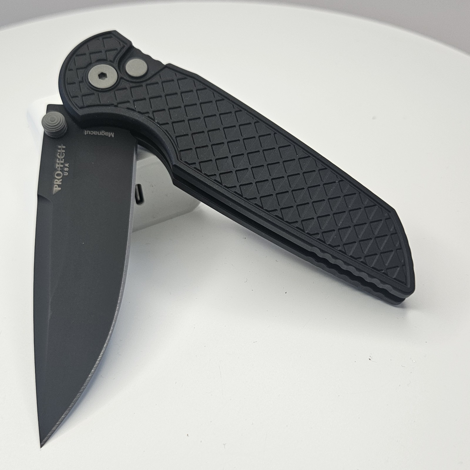 Pro-Tech Integrity INT1106 DLC Magnacut Plain Drop Point Black Aluminum Manual