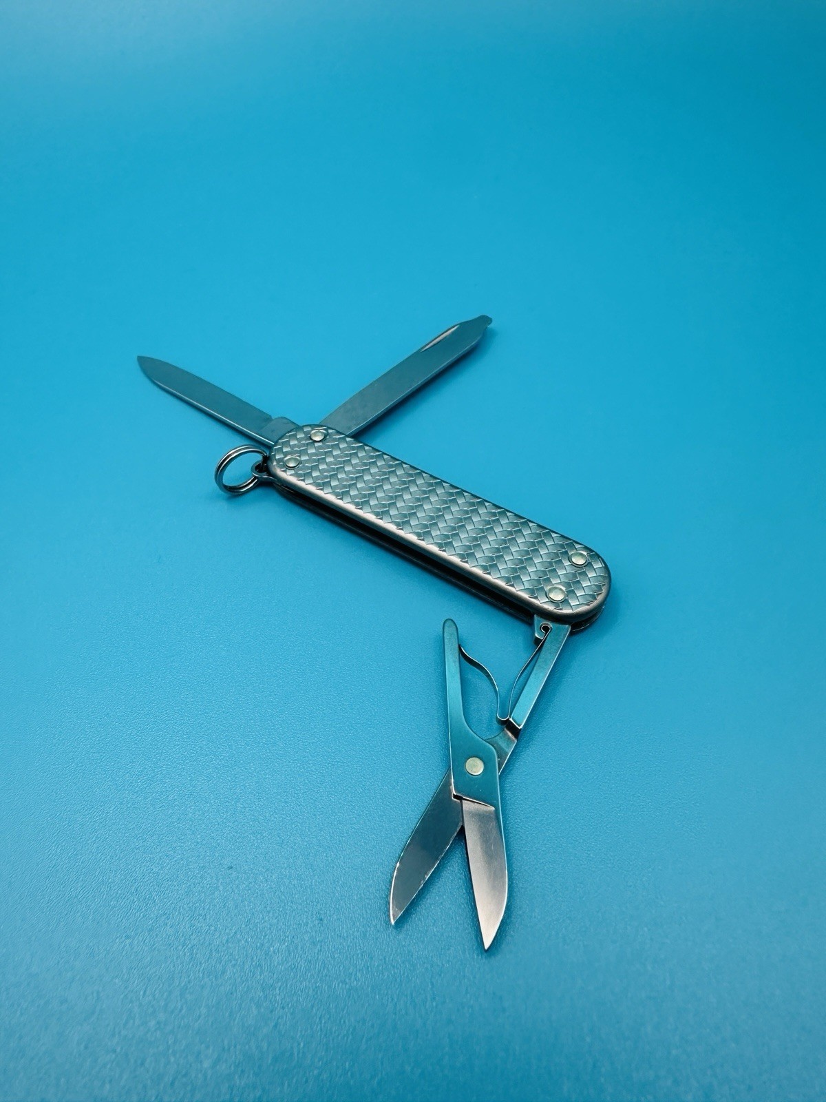 VICTORINOX Classic SD Precious Alox Swiss Army Knife Multi-Tool 58mm GRAY !