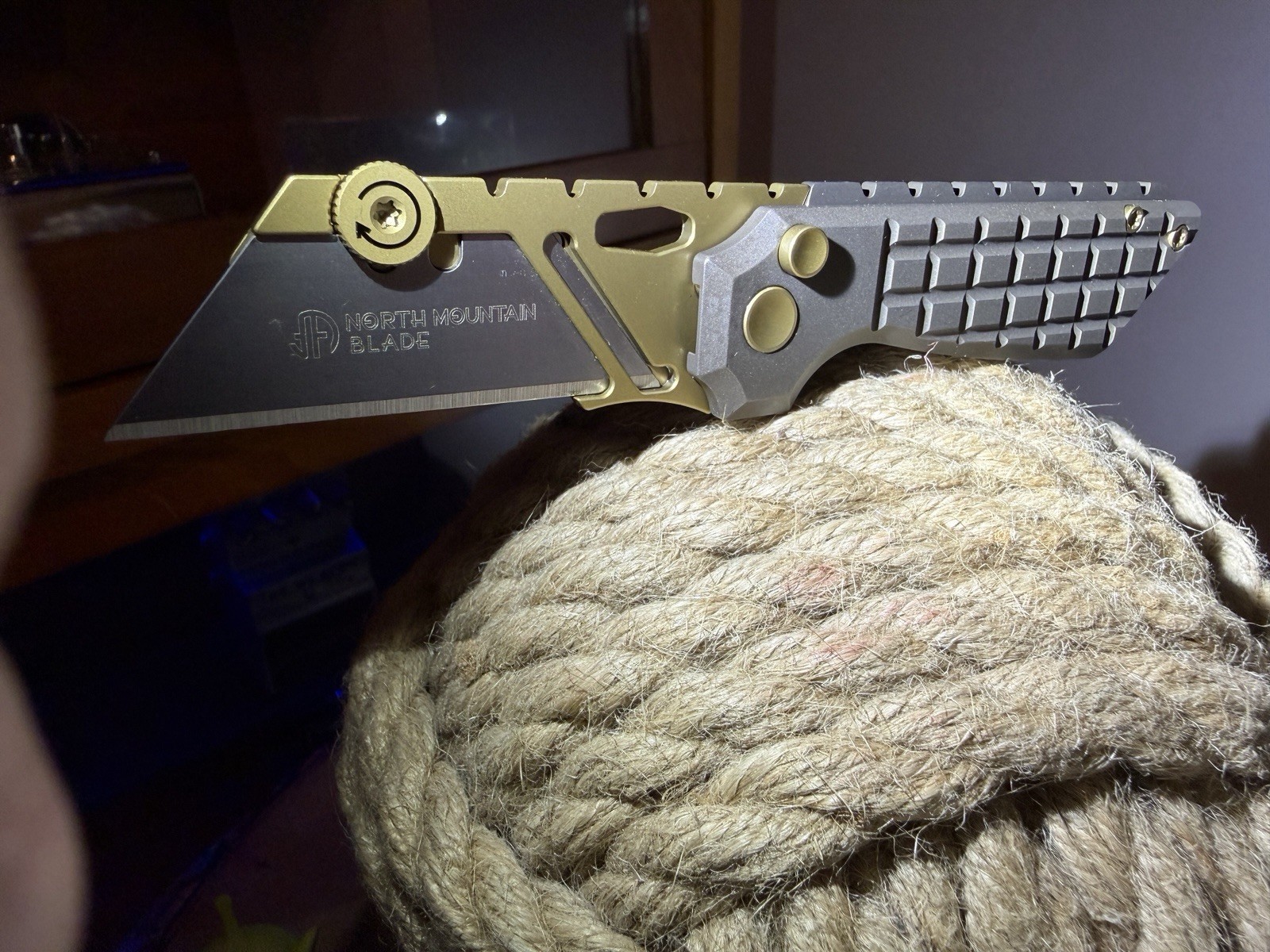 North Mountain Blade Titanium Pocketknife Gray/Gold SS Wharncliffe Manual