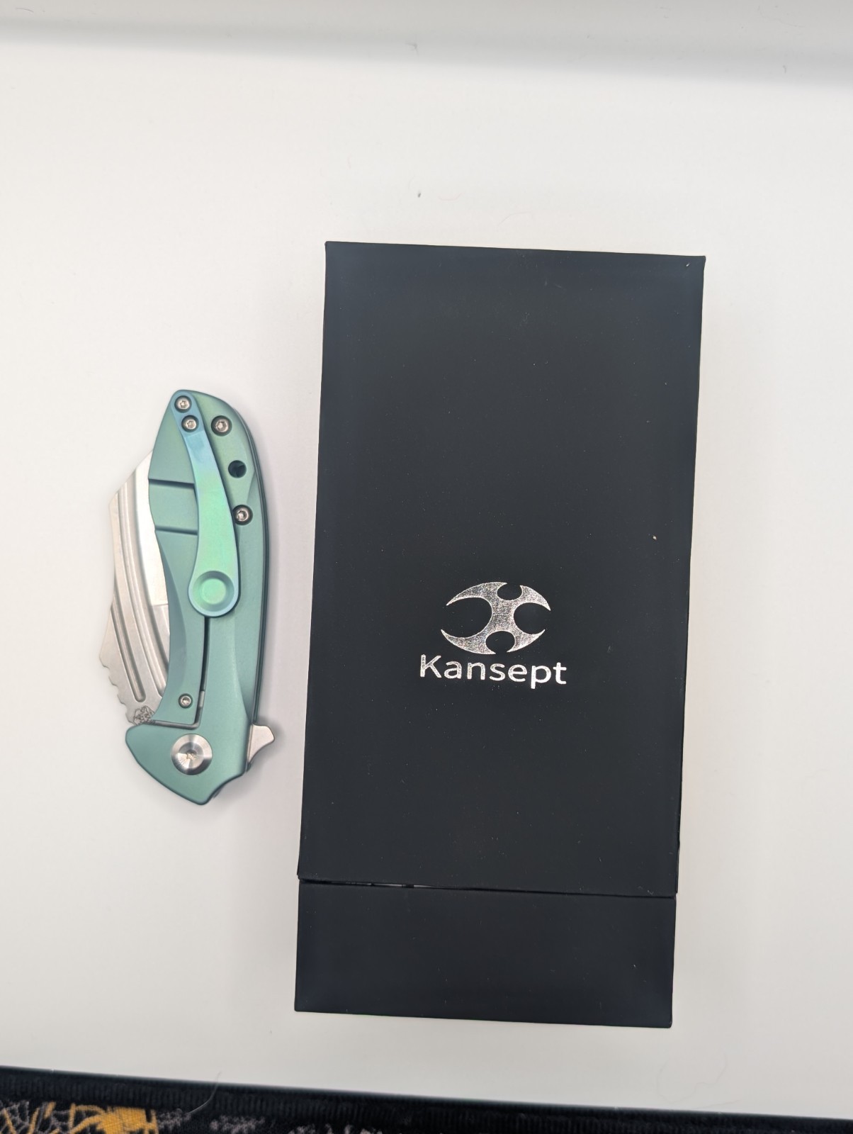 Kansept KTC 3 Titanium CPM-S35VN Hawkbill Plain Manual Frame Lock Green.