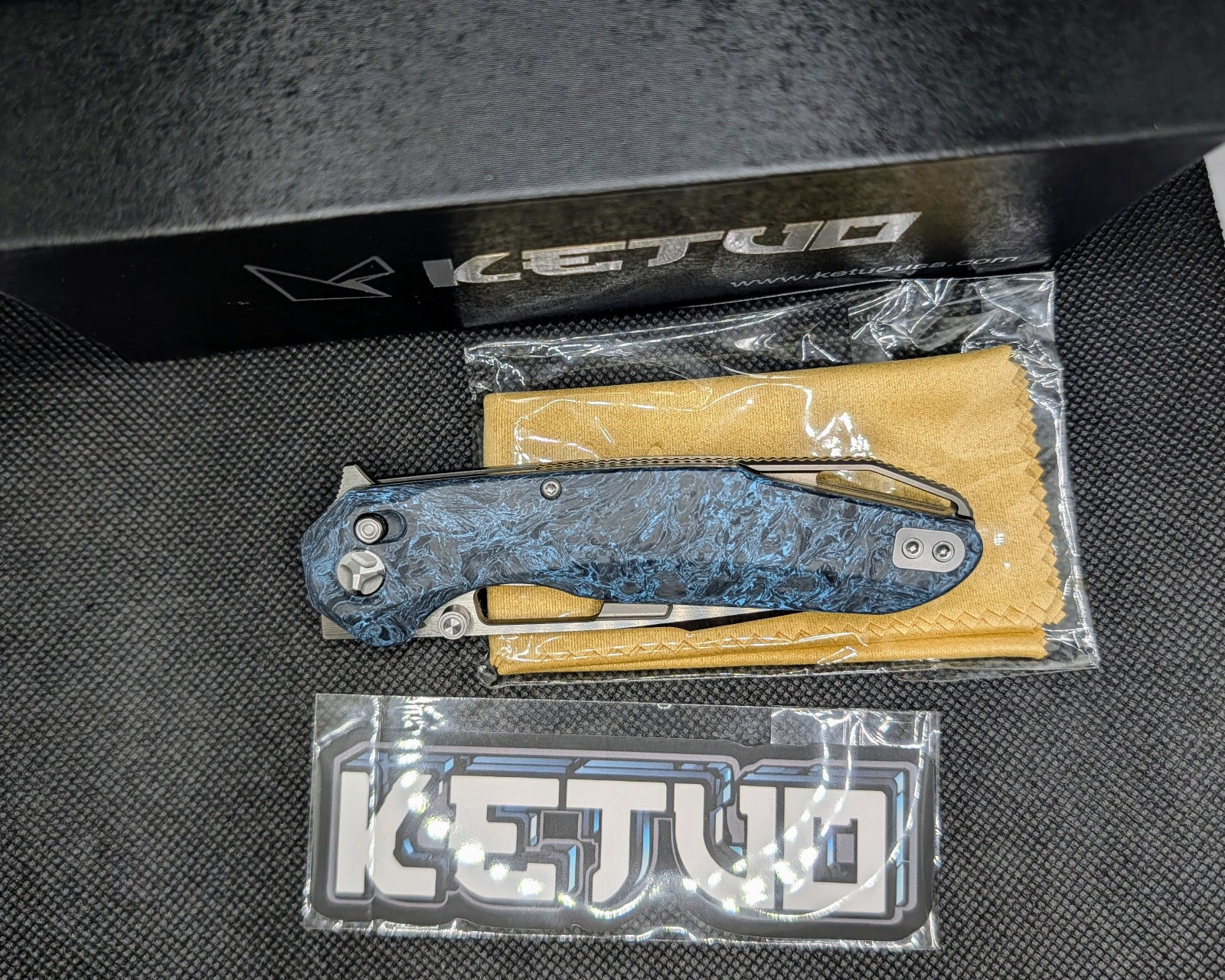 Ketuo Triad Folding Knife 3.25″ Bohler M390 Steel Blade Carbon Fiber Handle BLUE