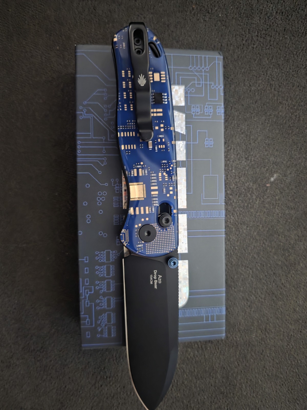 Kizer Drop Bear PCB Pocketknife Blue Handle 154CM Black Drop Point