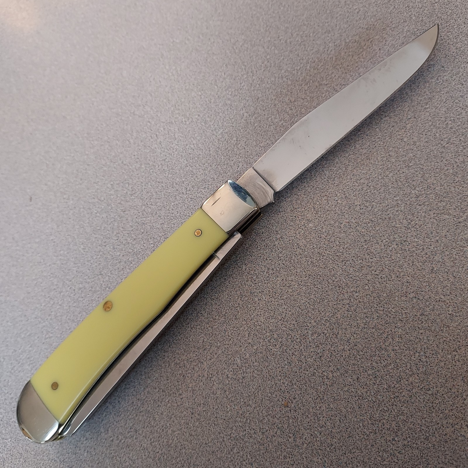 CASE XX 2013 Yellow Trapper 3254 CV Pocket Knife Oval Shield, good