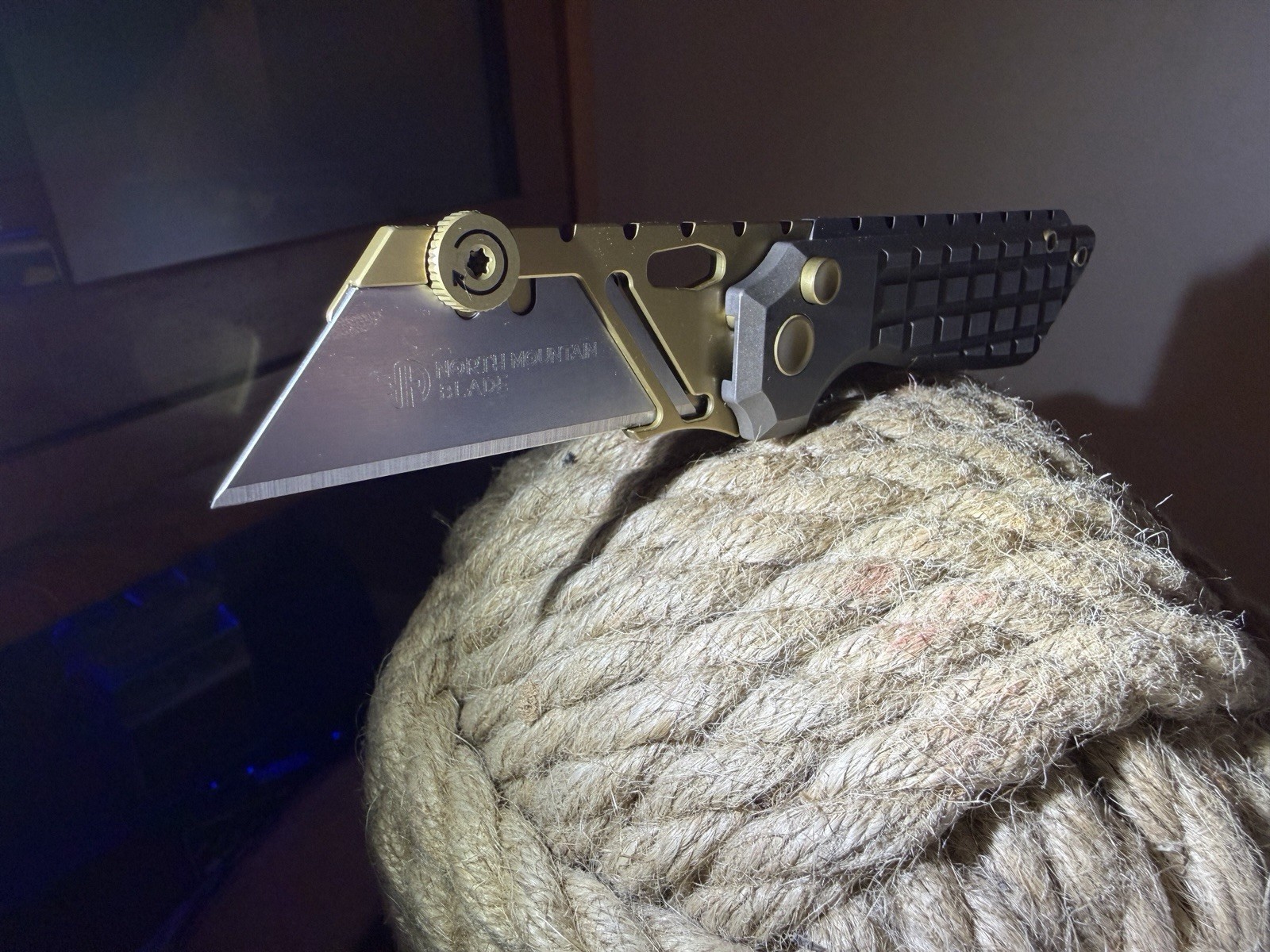North Mountain Blade Titanium Pocketknife Gray/Gold SS Wharncliffe Manual