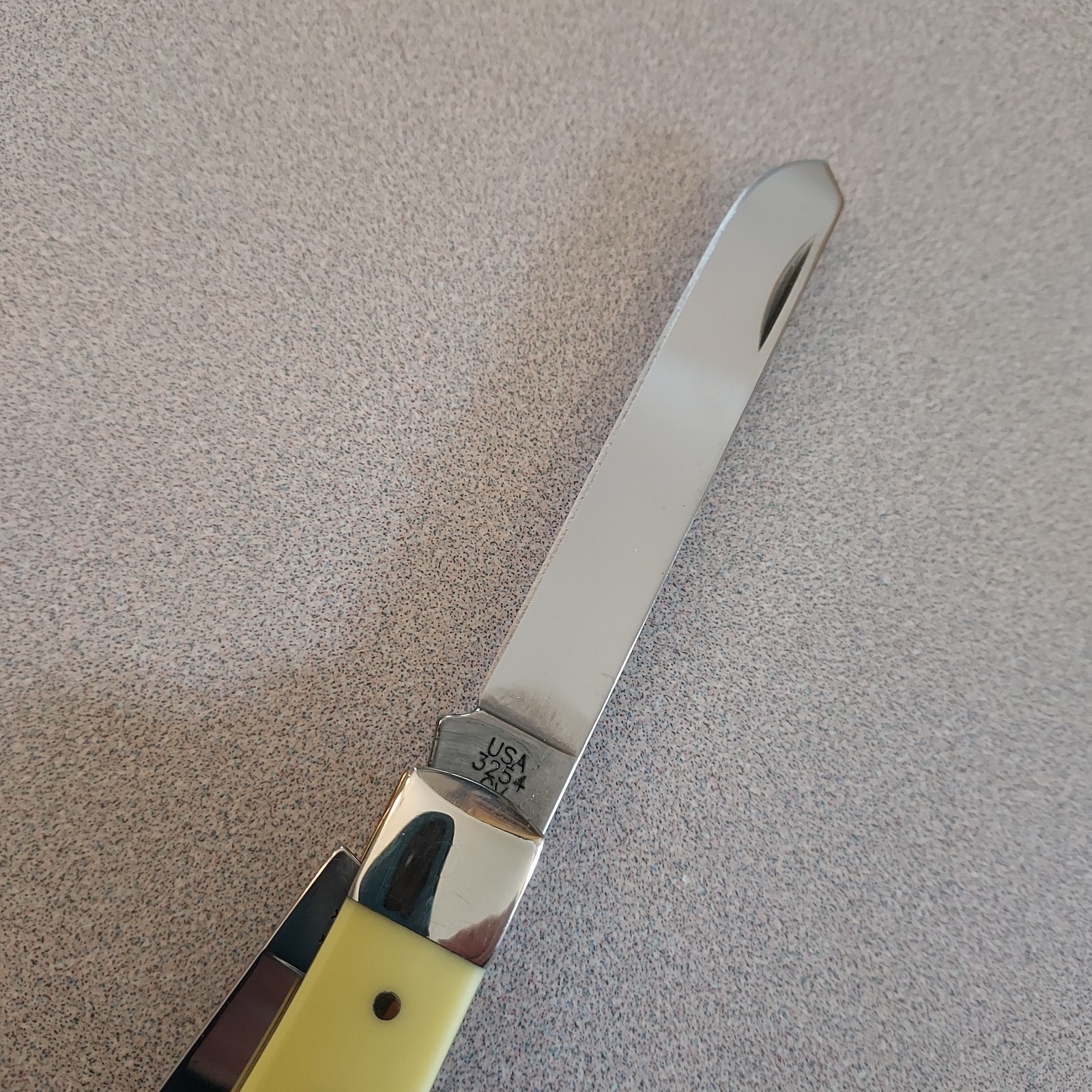 CASE XX 2013 Yellow Trapper 3254 CV Pocket Knife Oval Shield, good