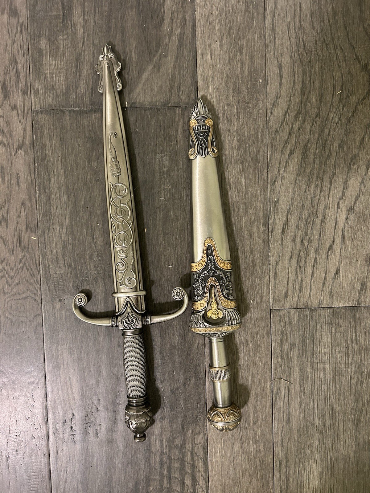 Ornamental Decorative Sword & Sheath Set – 2 Vintage-Style Replica Swords