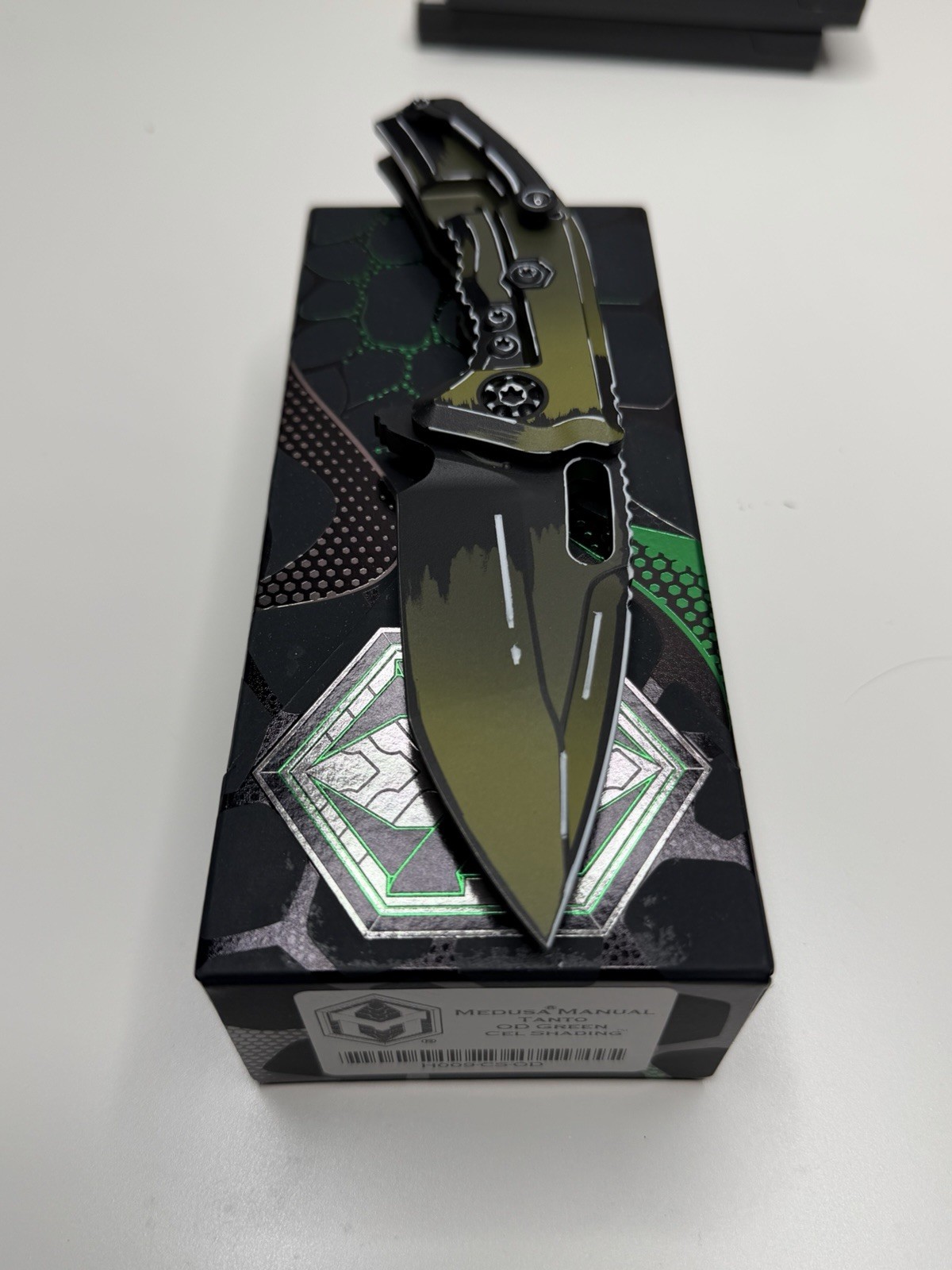 Heretic Knives Medusa Cel Shaded – OD Green Shading / MagnaCut Tanto Blade – NEW
