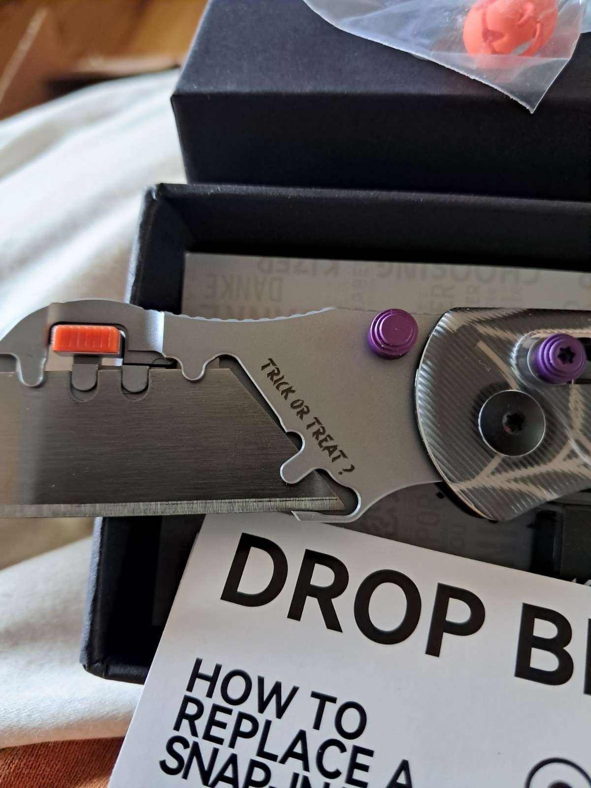 Kizer Halloween 2025 Uti Drop Bear 2 V3619JHW2 – Acrylic – 50Cr15MoV Utility