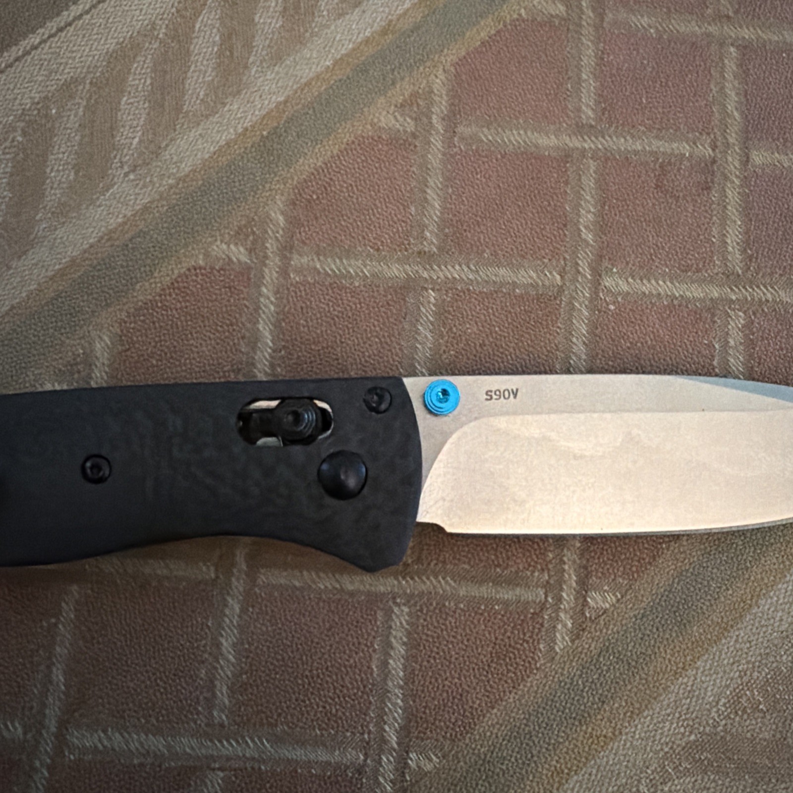 NEW Bugout 535 CPM-S90V Carbon Fiber AXIS Lock Folding Knife Free shippin