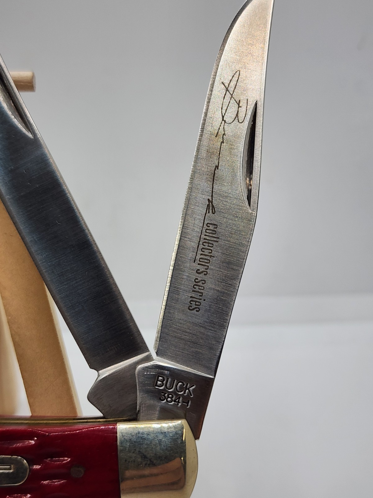 BUCK 384 CHINA RED TRAPPER KNIFE NEVER USED IN BOX N7