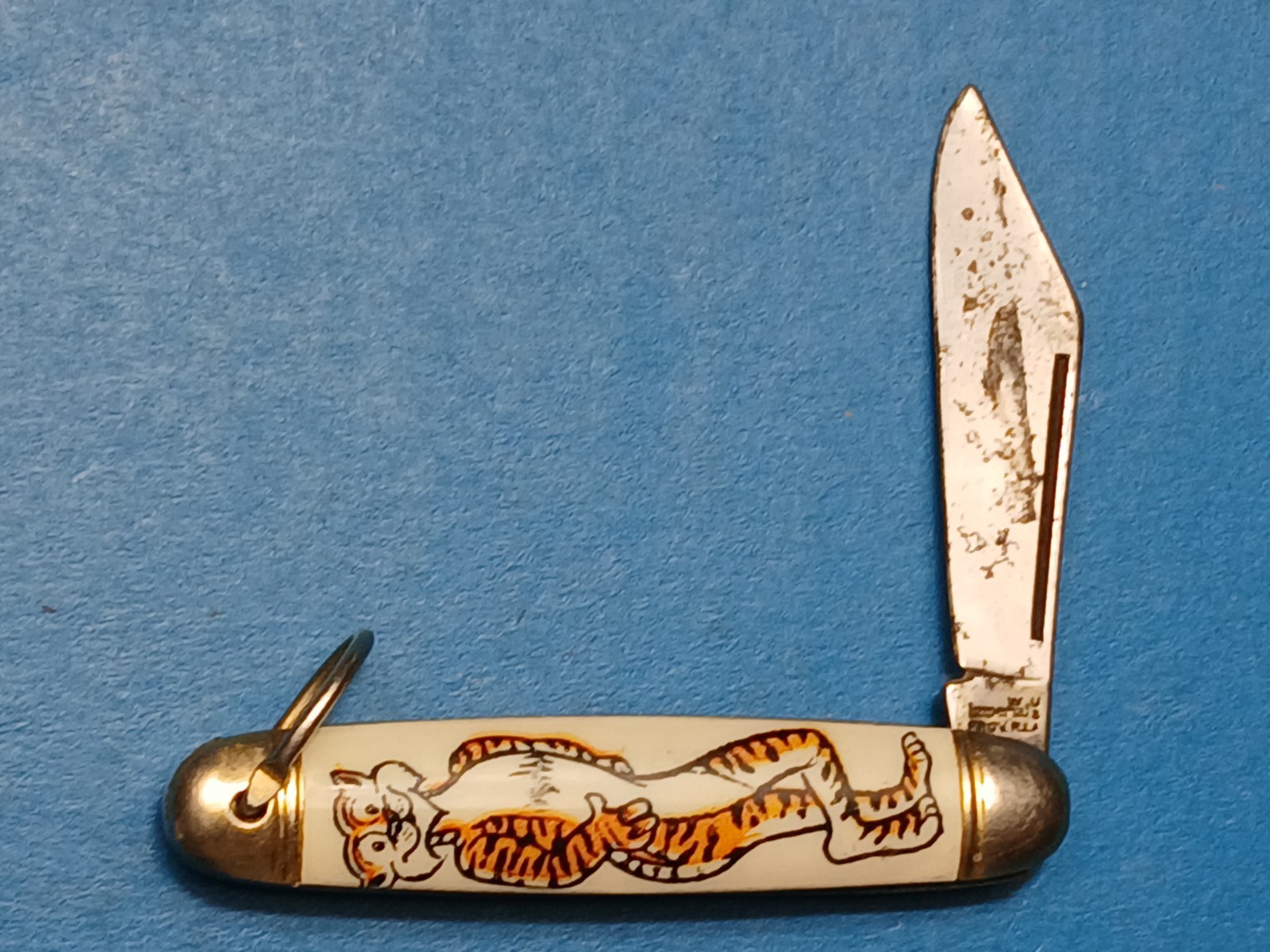 Imperial Providence RI USA. Single Blade with bail. Tiger graphic. 1954-1988.