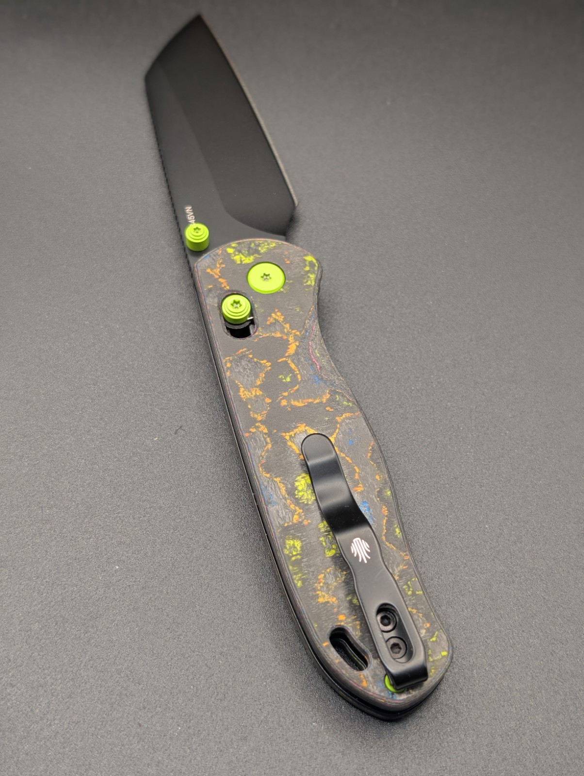 Kizer Drop Bear «Redacted» Blade City Exclusive – S45VN Blade, 80s Camo Carbon