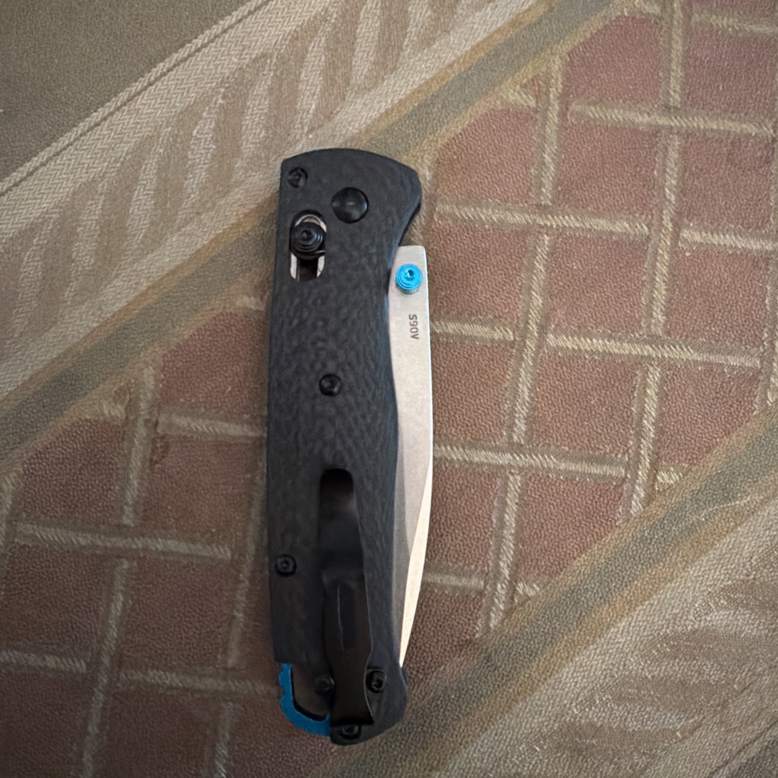 NEW Bugout 535 CPM-S90V Carbon Fiber AXIS Lock Folding Knife Free shippin