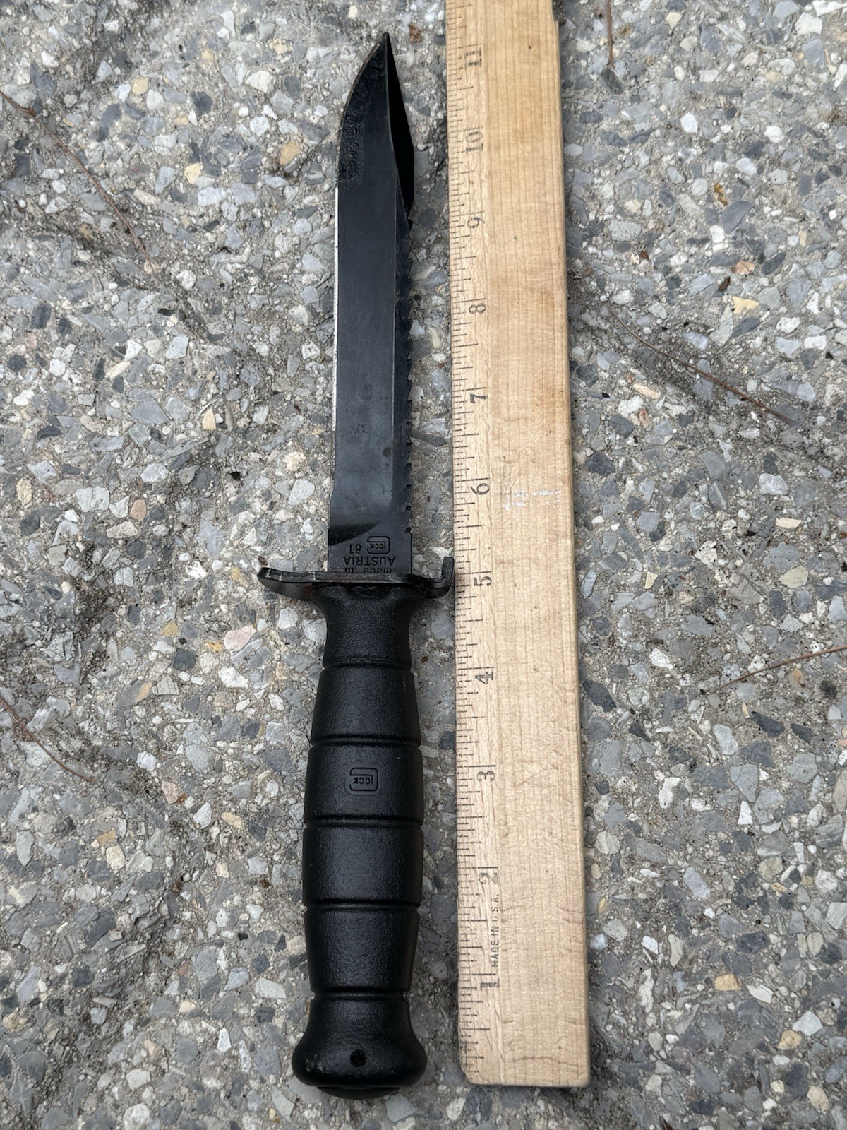 Glock Combat/Survival Fixed Blade Knife, Black Clip Point, Sheath, model 81
