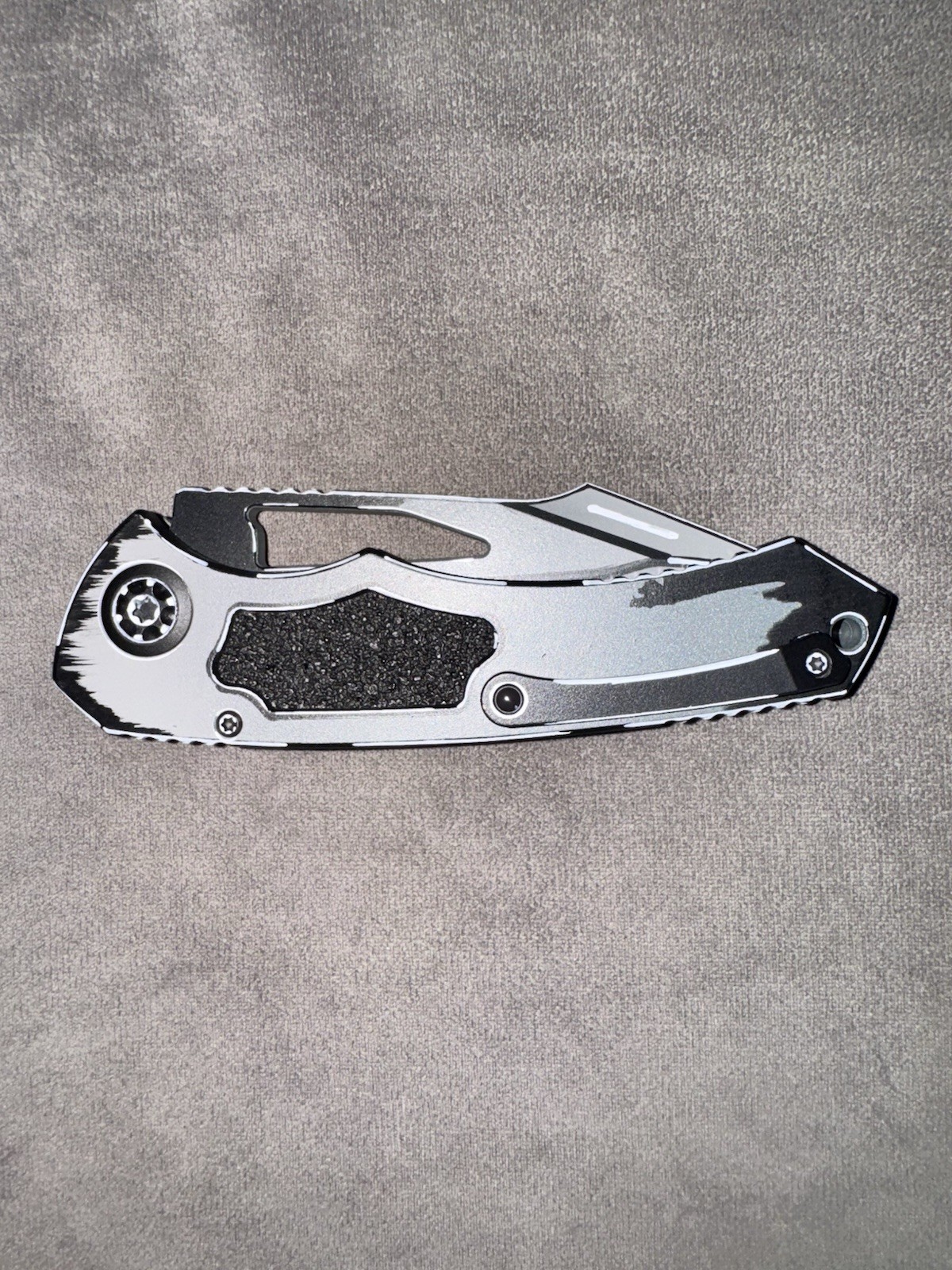 Heretic Knives Pariah Manual Button Lock Knife Gray Cel-Shade