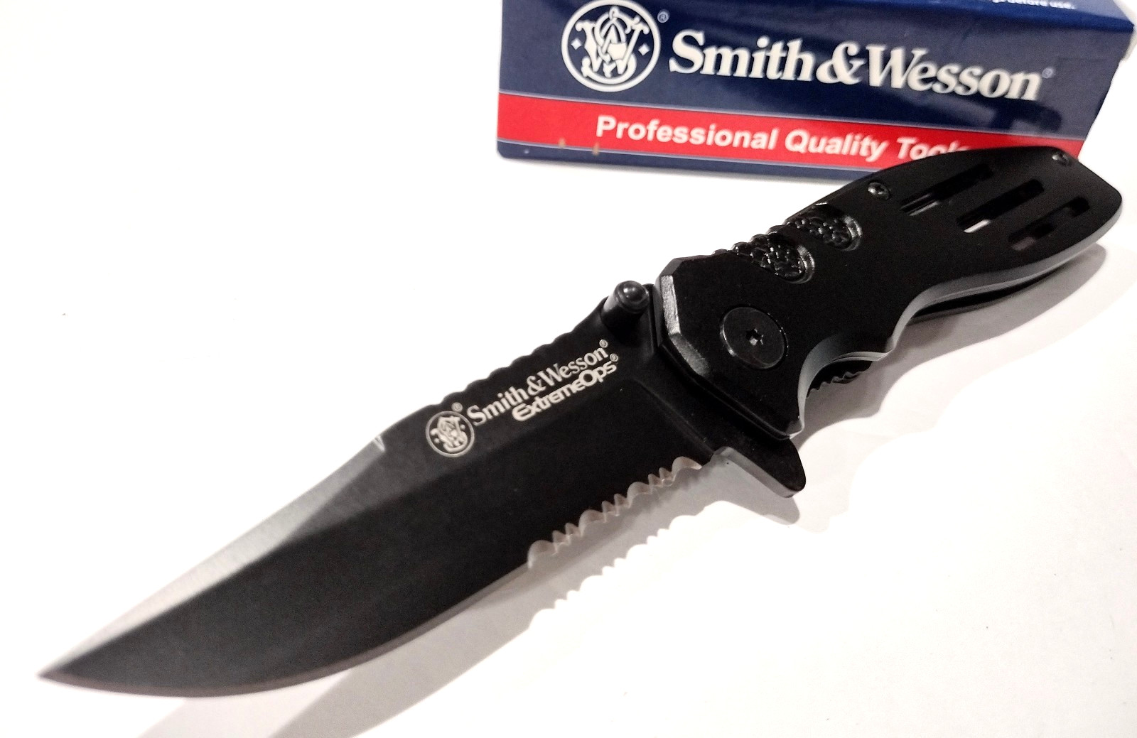Smith & Wesson Extreme Ops Clip Point Linerlock Tactical Pocket Knife EDC SWA24S