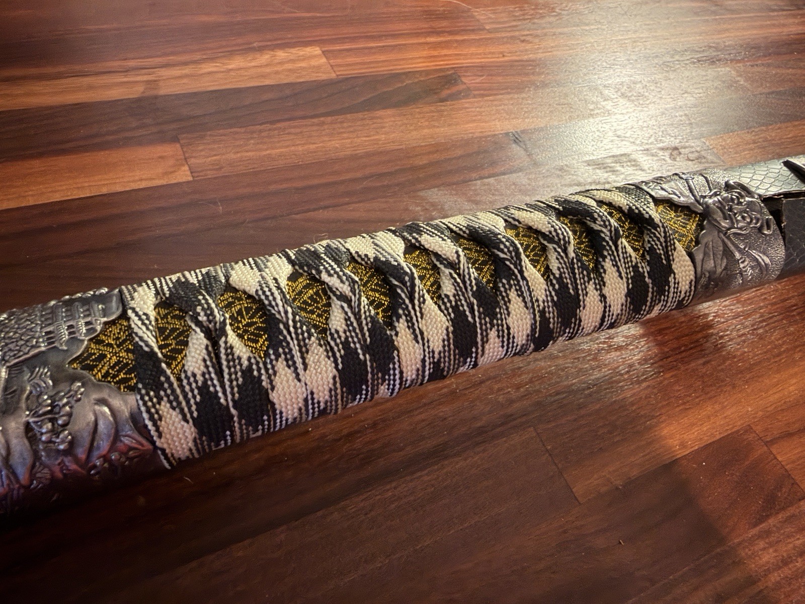 Japanese Style Samurai Katana 40” Stainless Steel Blade, Black Scabbard, Dragon