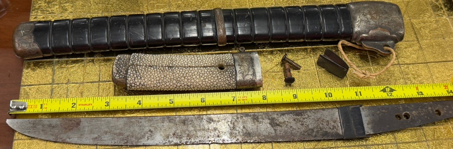 RARE Japanese tanto short sword with black-lacquered ribbed wood hilt