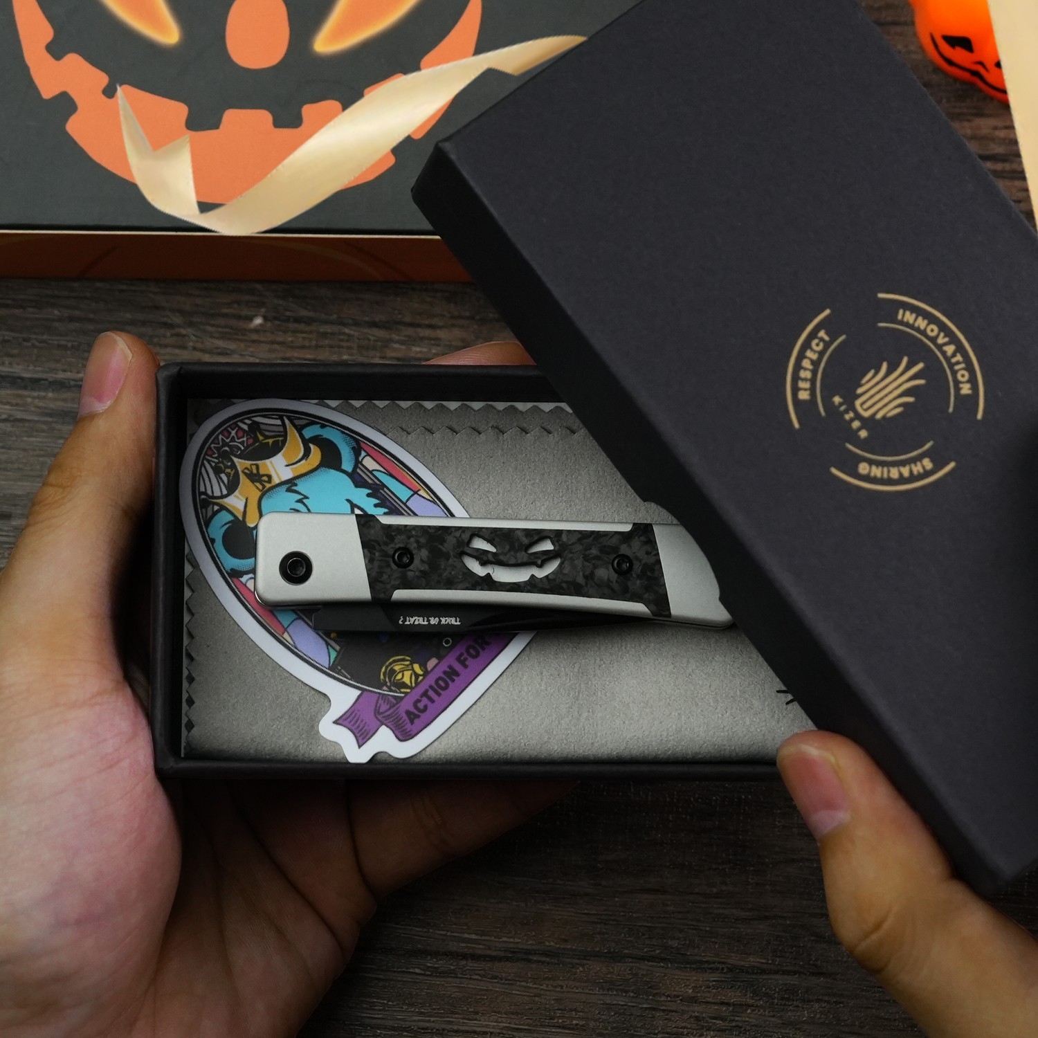 Kizer Little Grand Folding Knife Nitro-V Blade Aluminum&Carbon Handle Halloween