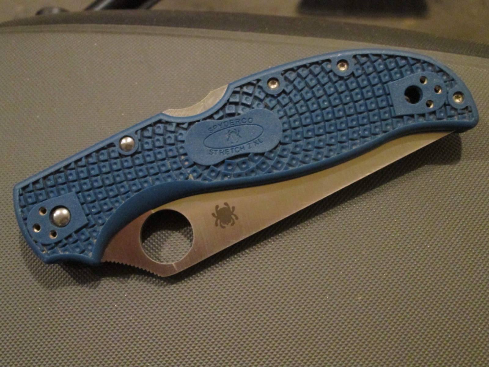 SPYDERCO Stretch 2 XL, Cobalt Blue FRN SPY27 Blade
