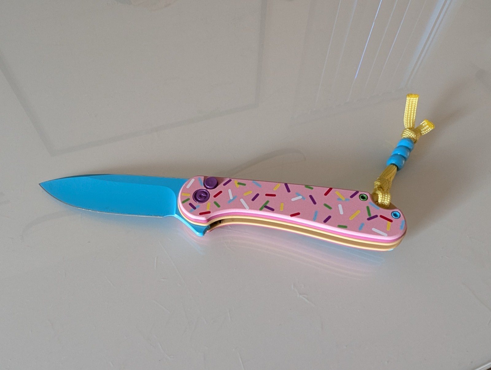 Civivi Elementum D2 Pink DONUT