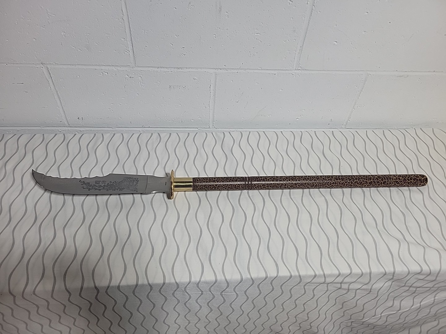 Vintage 37.5″ Chinese Dao Short Broadsword Taiwan – Bamboo Engraved Blade Wushu