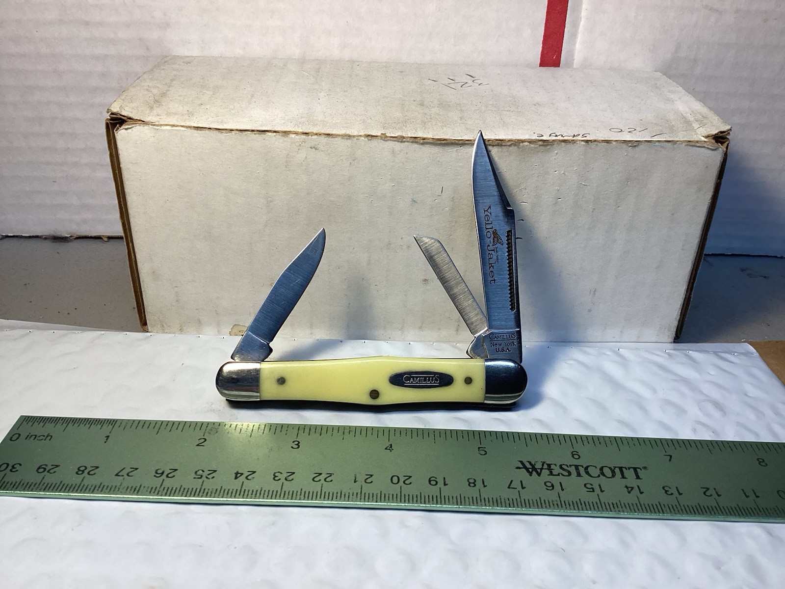 Camillus USA Yellow Jacket 72 Medium Stockman Pocketknife Yellow Handle. Nice