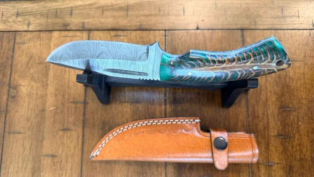 8.5″ CUSTOM HANDMADE DAMASCUS PINE CONE RESIN HANDLE KNIFE W/LANYARD & SHEATH