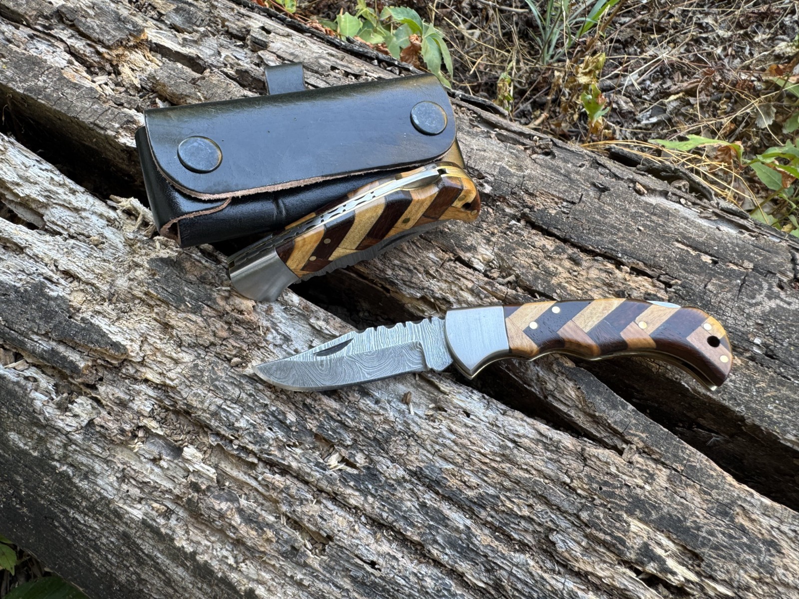 Pocket Knife Folding Survival Hunting Knives Damascus Steel Wood Handle