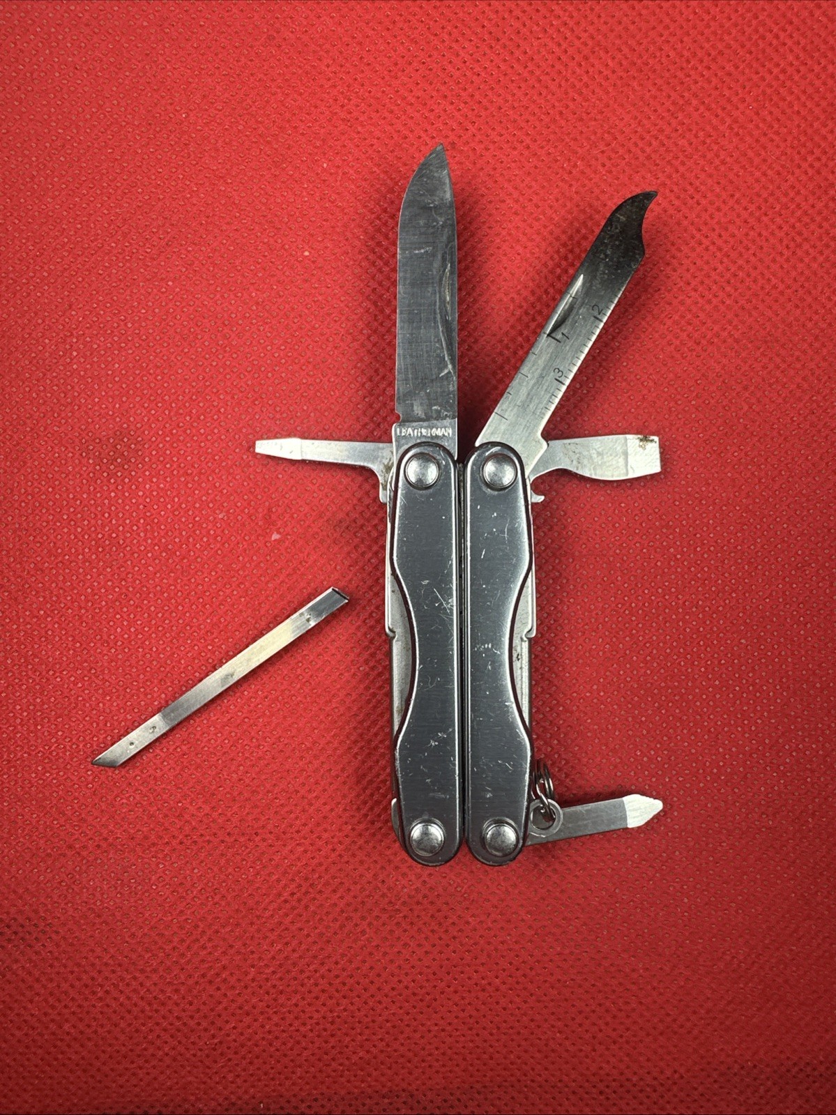 Retired GRAY Leatherman Squirt S4 Multi-Tool + New Heritage Pouch, great EDC!