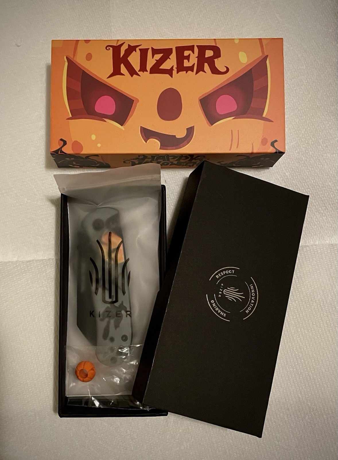 *NEW — LIMITED EDITION 2025 HALLOWEEN Kizer Drop Bear 2 Pocket Knife, FREE BEAD*