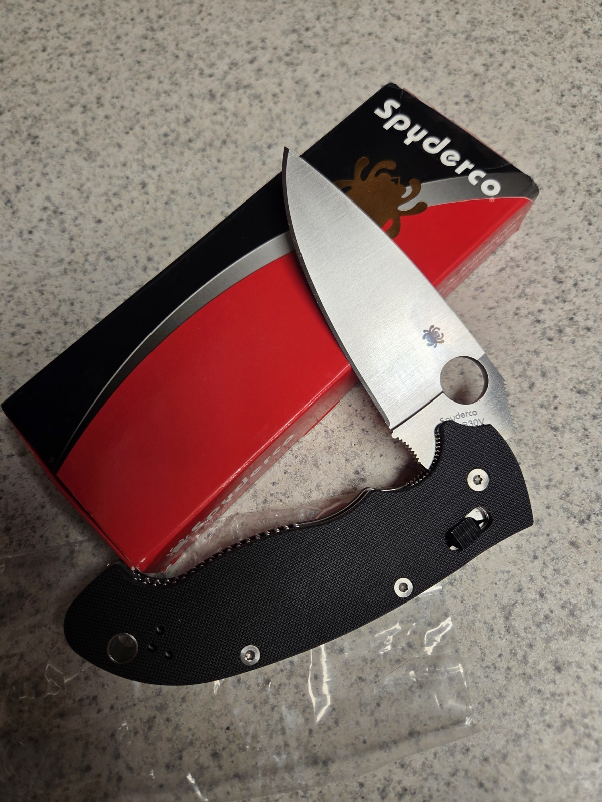 New In Box Spyderco Manix 2 XL G-10 Folding Knife – Black