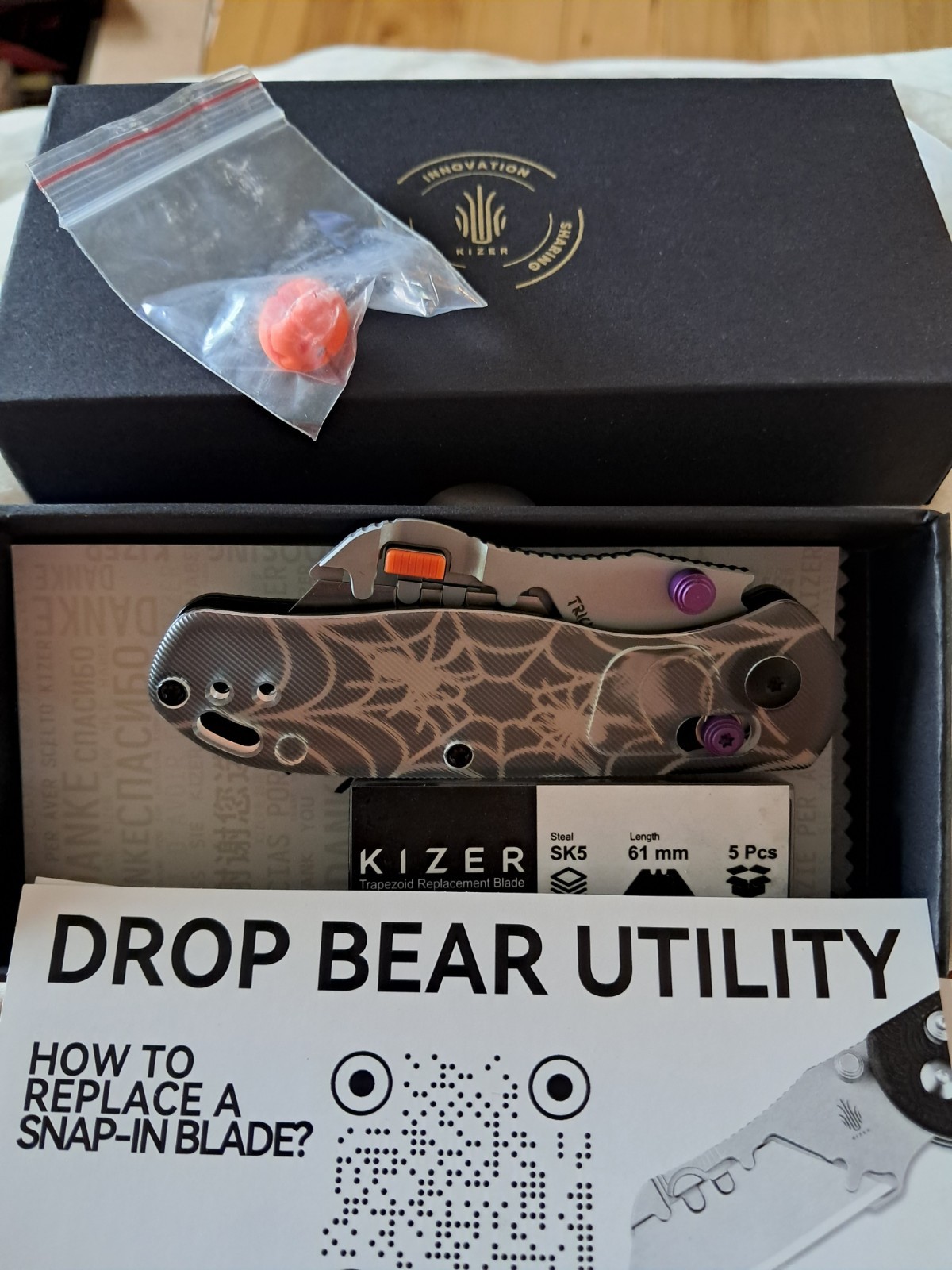 Kizer Halloween 2025 Uti Drop Bear 2 V3619JHW2 – Acrylic – 50Cr15MoV Utility