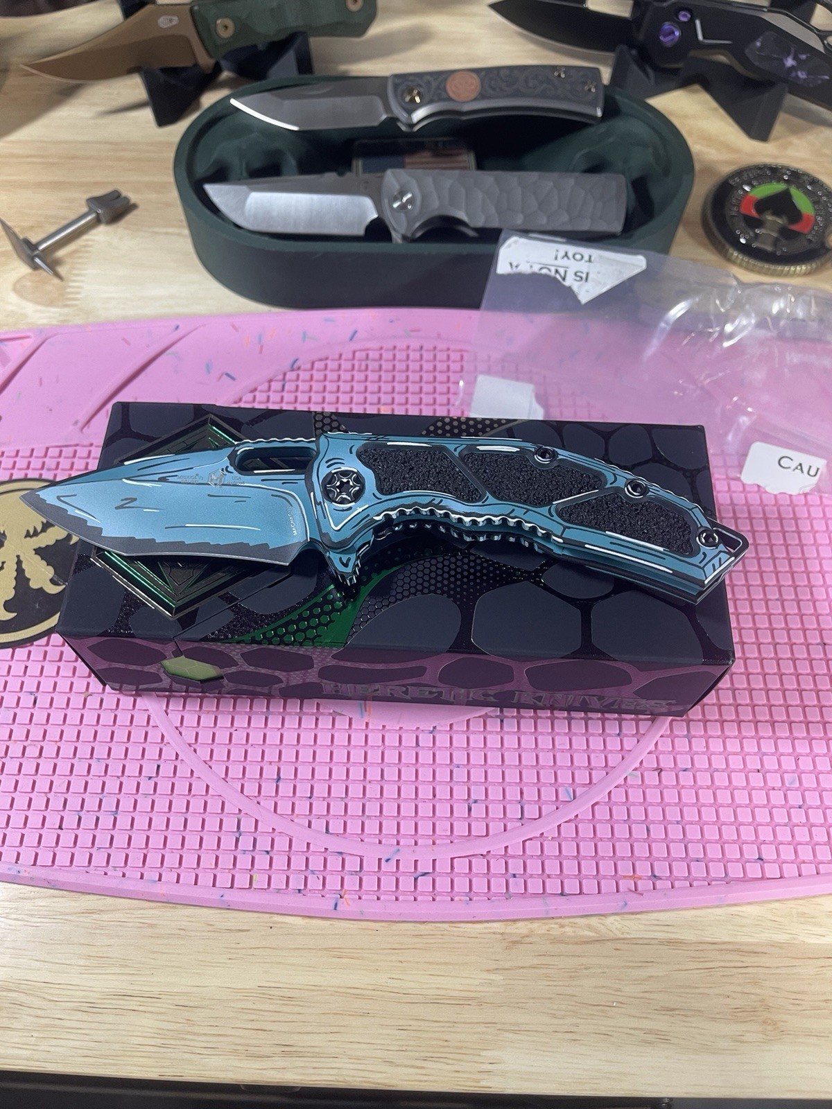 Heretic Knives Medusa Cel Shade
