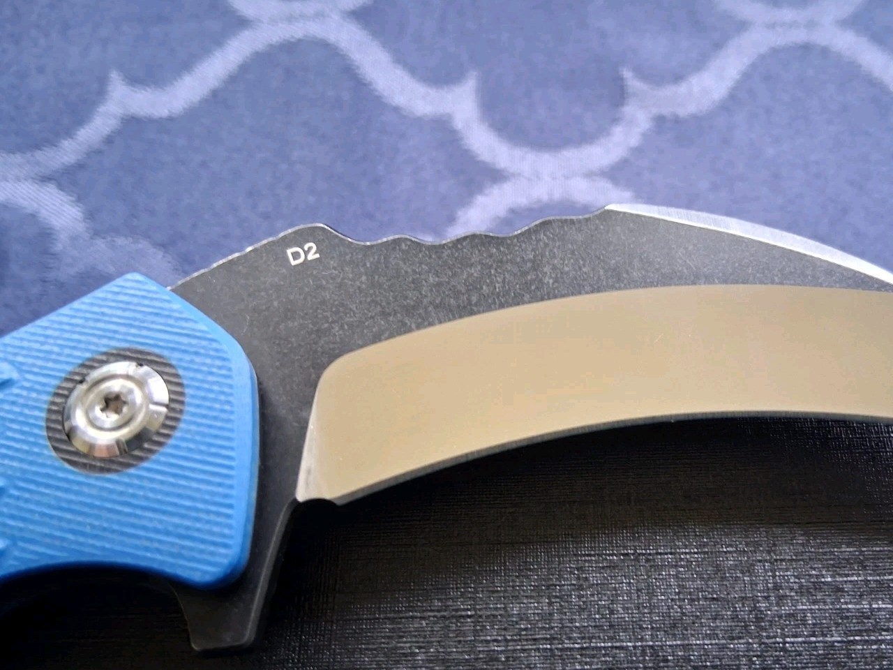 🔥 QSP – Eagle Karambit Flipper Knife w/Blue G10 Handle & D2 Blade (QS120)