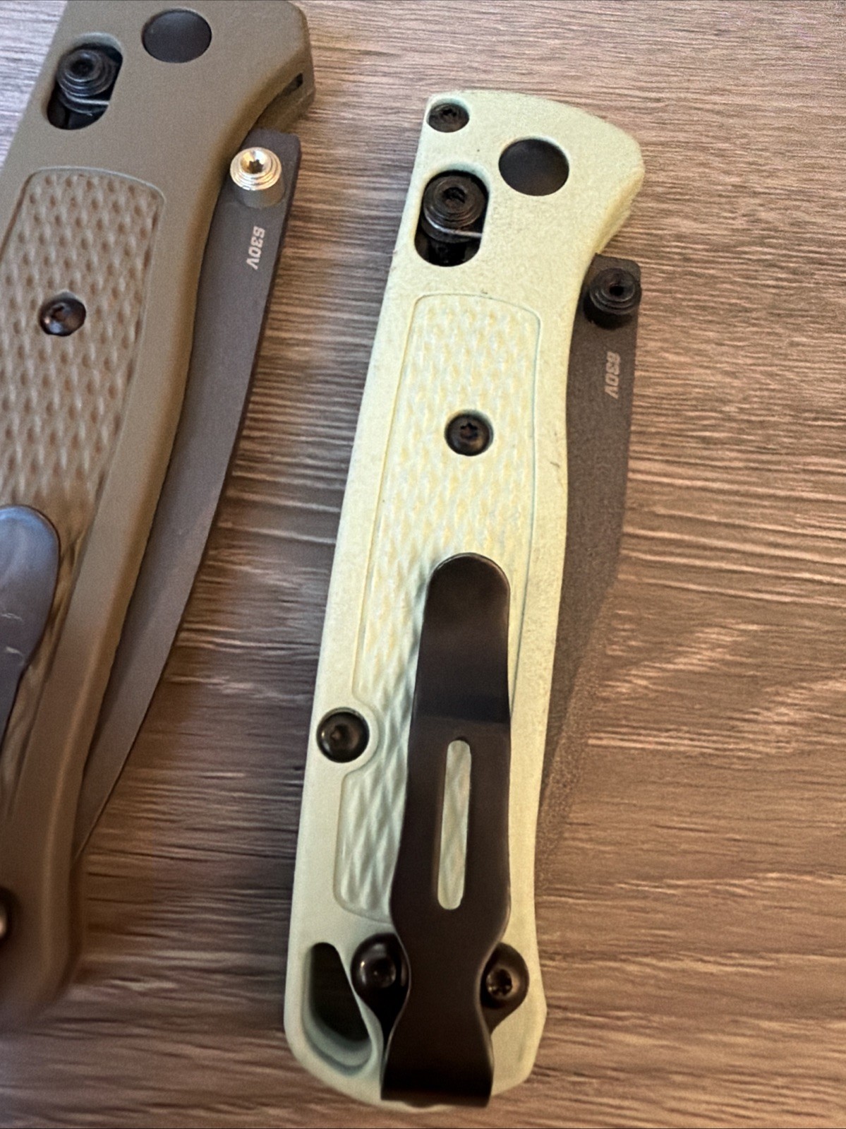 Set Of 2 Benchmade knives-533 Mini Bugout Sea Foam/535 Bugout Ranger Green