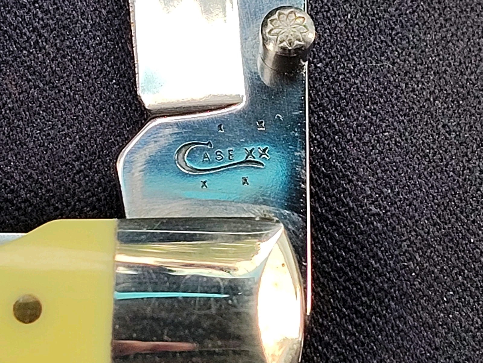 Case Tested XX USA, 3154L CV, Trapperlock,Yellow Synthetic Handles, W/ Box, Mint
