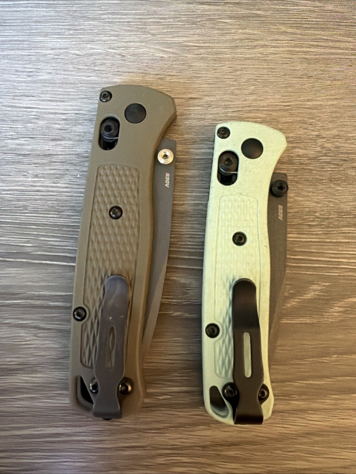Set Of 2 Benchmade knives-533 Mini Bugout Sea Foam/535 Bugout Ranger Green
