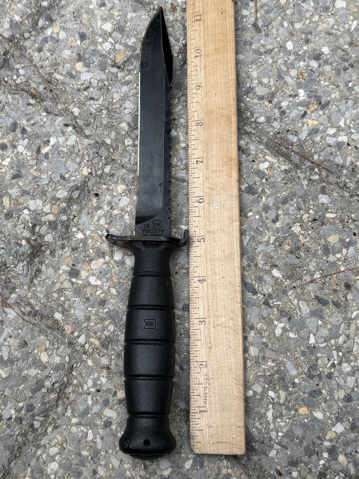 Glock Combat/Survival Fixed Blade Knife, Black Clip Point, Sheath, model 81
