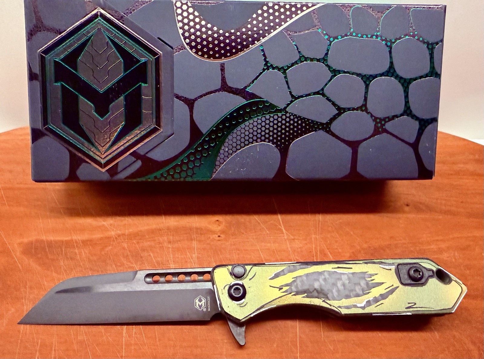 Heretic Jinn Manual DLC Carbon Fiber Gold Green Cel Shade Button Lock BNIB