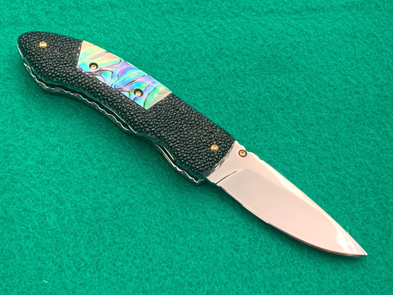 CUSTOM TAWEESAK KNIFE MOTHER OF PEARL / CASE NONE BETTER MUSEUM QUALITY) w/CASE