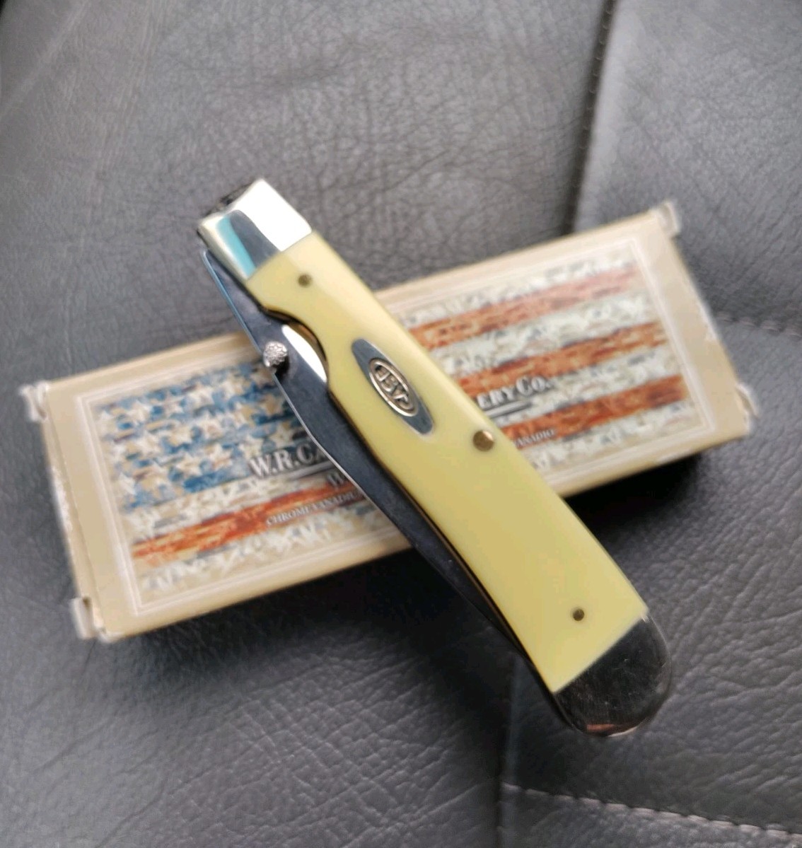 Case Tested XX USA, 3154L CV, Trapperlock,Yellow Synthetic Handles, W/ Box, Mint