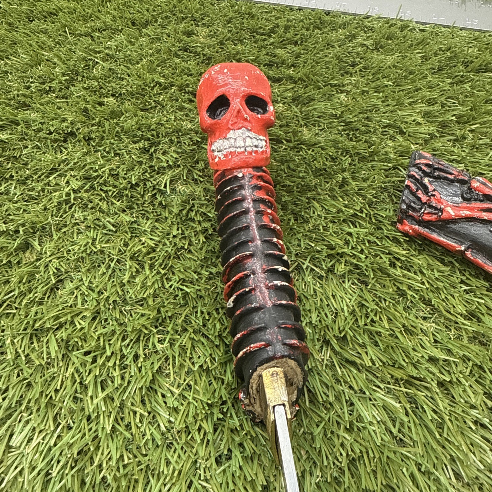 Fighter Plus China Fantasy Fixed Blade Knife 14 3/4 Skull Spine Sheath Red Black