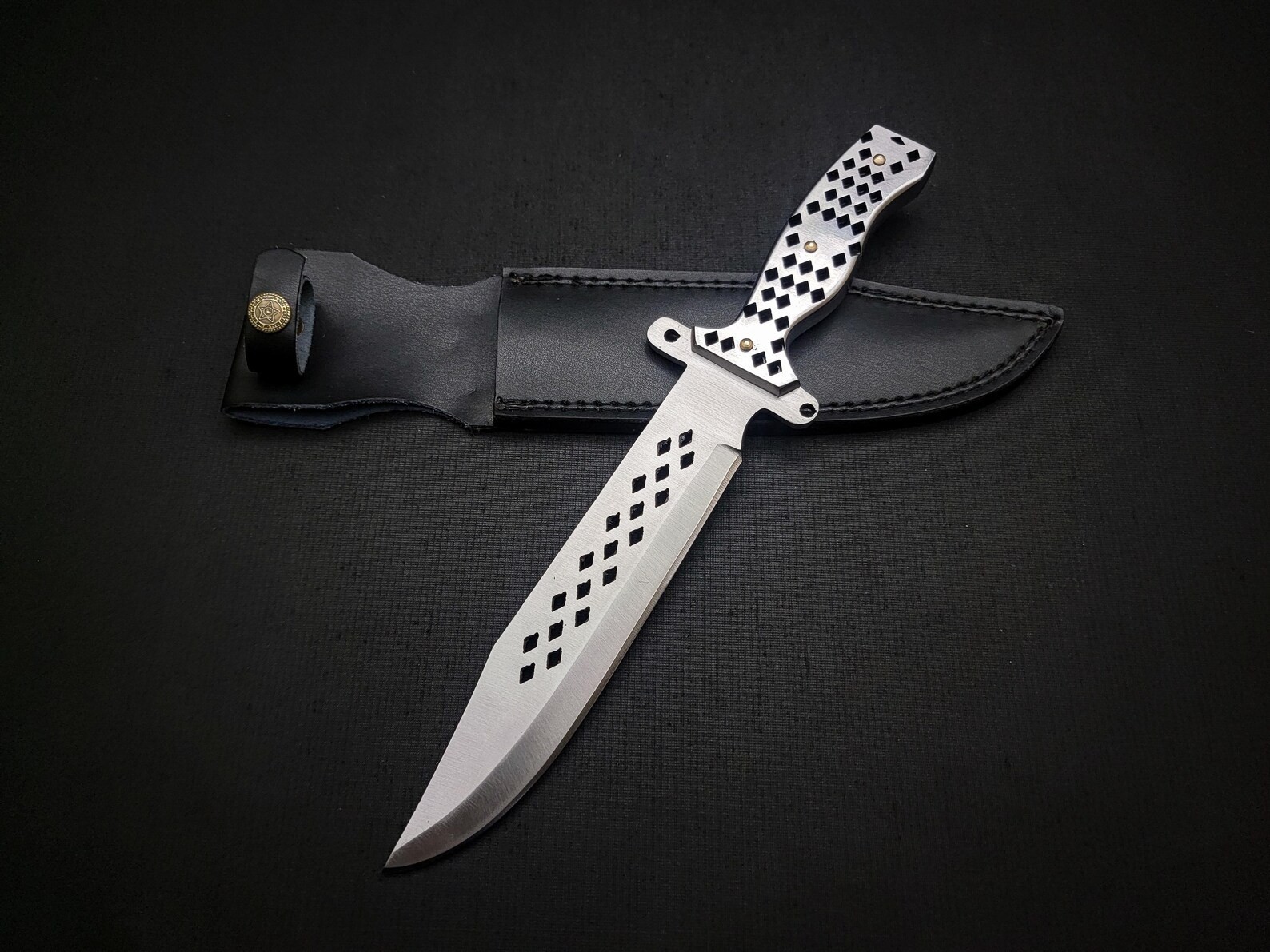 Custom Forged Spring Steel Daryl Dixon Diamond cuts Walking Dead knife REPLICA