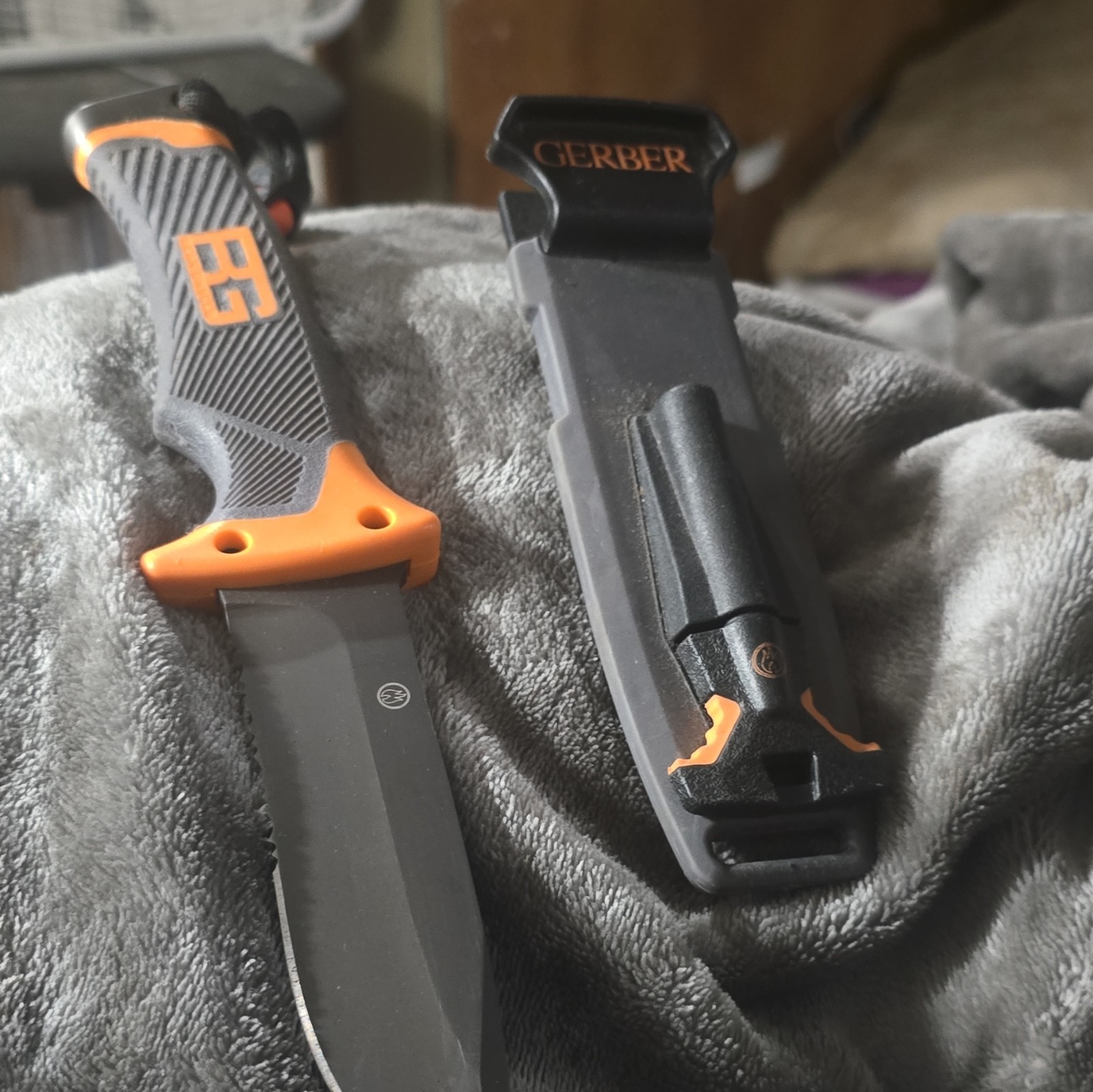 Gerber Survival Fixed Blade Knife 4.1-5in EMS Drop Point Combo Edge w/ Sheath