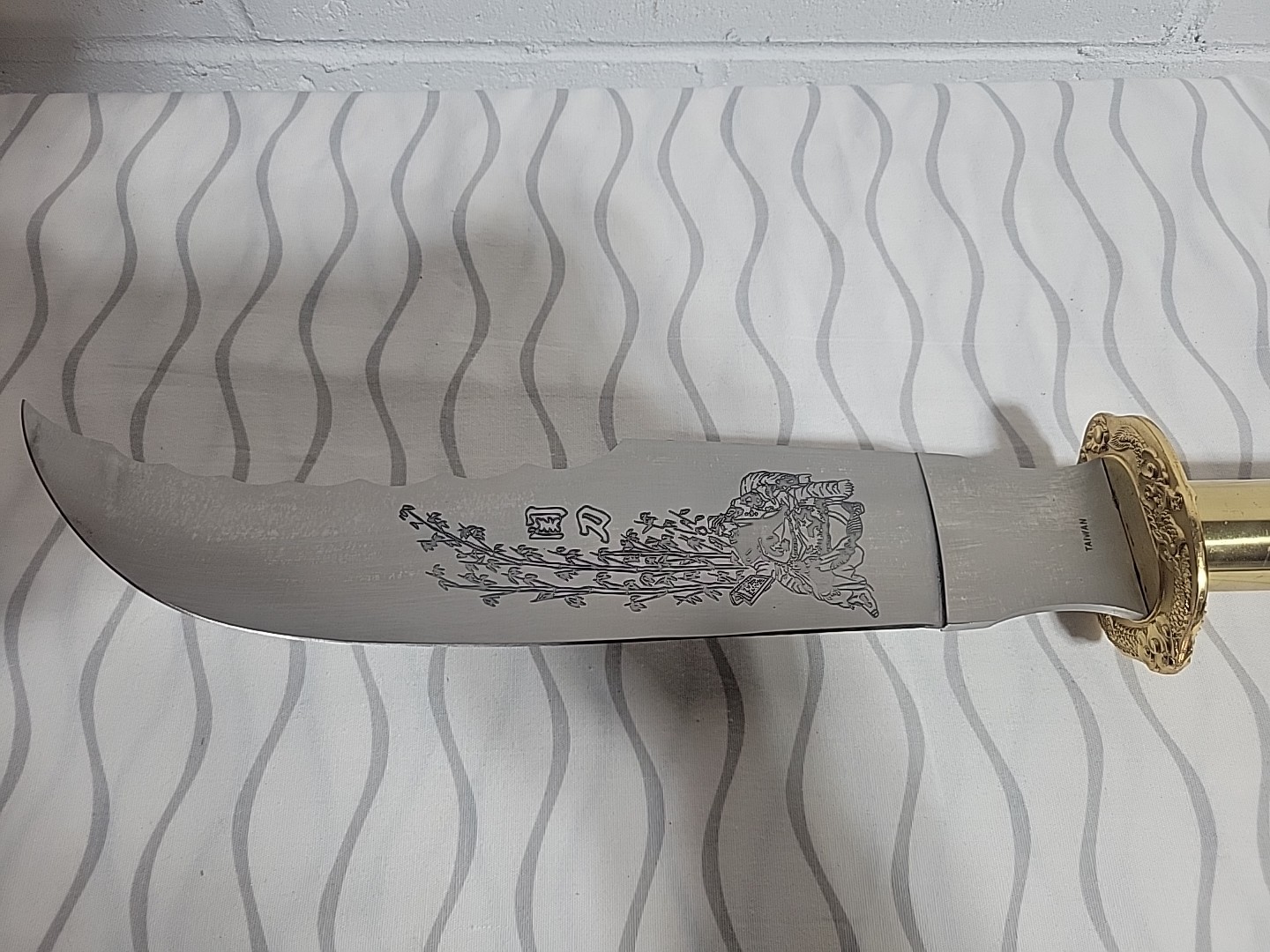 Vintage 37.5″ Chinese Dao Short Broadsword Taiwan – Bamboo Engraved Blade Wushu
