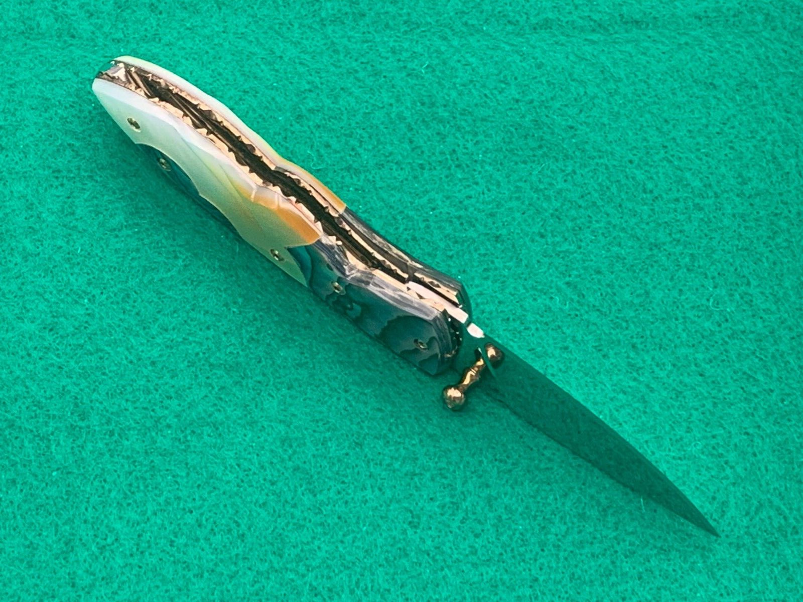 CUSTOM TAWEESAK KNIFE MOTHER OF PEARL / CASE NONE BETTER MUSEUM QUALITY) w/CASE